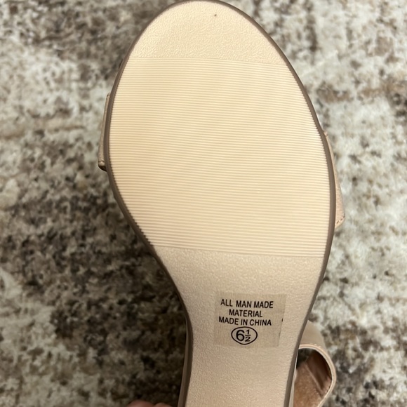 Gorgeous Elton Heels - Picture 4 of 5